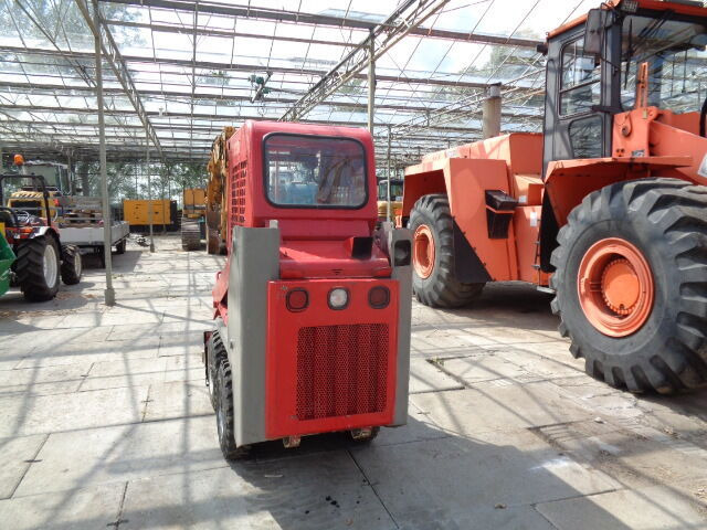 Máy xúc lật đa năng Gehl 1640: hình 26 Máy xúc lật đa năng Gehl 1640: hình 26