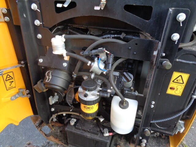 JCB 15C - Máy xúc mini: hình 5 JCB 15C - Máy xúc mini: hình 5