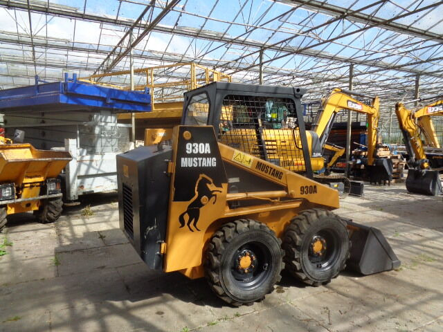 Mustang 930A - Máy xúc lật đa năng: hình 2 Mustang 930A - Máy xúc lật đa năng: hình 2