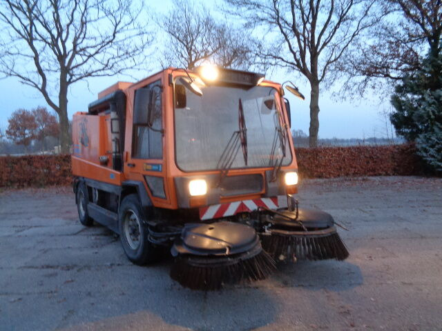 Schmidt Metro 500 4x2 - Xe quét đường: hình 3 Schmidt Metro 500 4x2 - Xe quét đường: hình 3