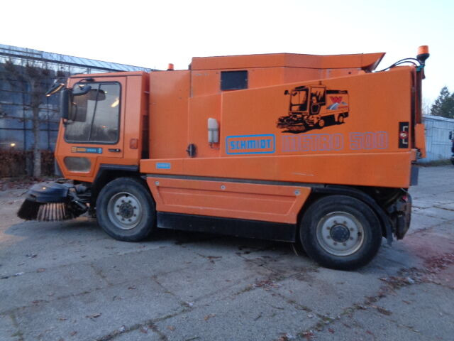 Schmidt Metro 500 4x2 - Xe quét đường: hình 5 Schmidt Metro 500 4x2 - Xe quét đường: hình 5