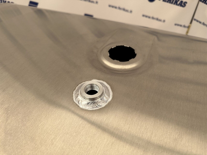 MAN 710 liters fuel tank - Bình nhiên liệu cho Xe tải: hình 5 MAN 710 liters fuel tank - Bình nhiên liệu cho Xe tải: hình 5