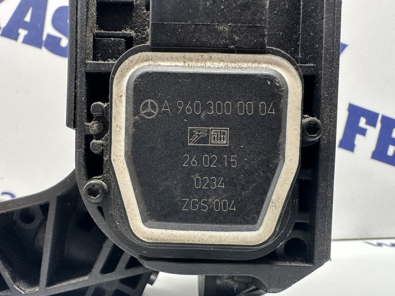 Mercedes-Benz MP4 accelerator pedal - Bàn đạp cho Xe tải: hình 3 Mercedes-Benz MP4 accelerator pedal - Bàn đạp cho Xe tải: hình 3