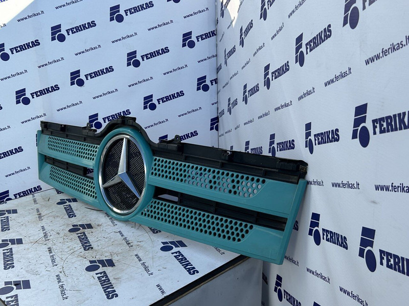 Mercedes-Benz bonnet grill with illuminated logo - Nắp máy cho Xe tải: hình 3 Mercedes-Benz bonnet grill with illuminated logo - Nắp máy cho Xe tải: hình 3