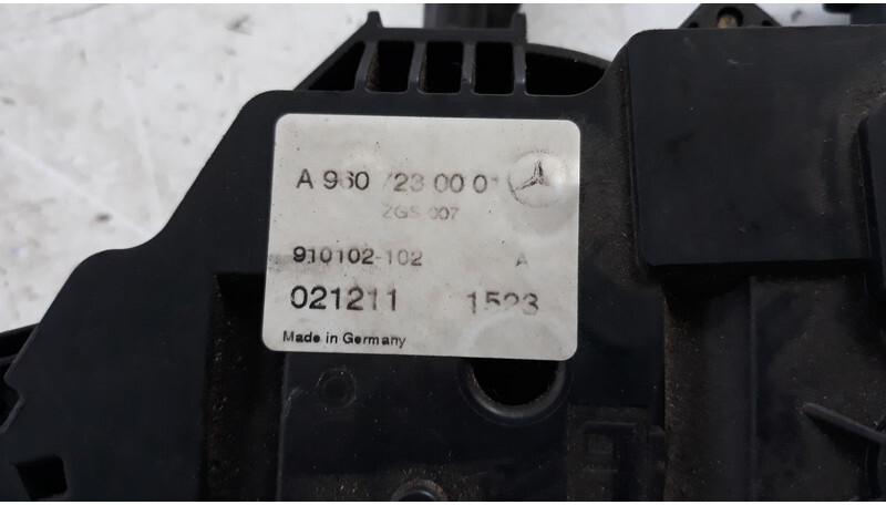 Mercedes-Benz left side door lock - Thân xe và ngoại thất cho Xe tải: hình 5 Mercedes-Benz left side door lock - Thân xe và ngoại thất cho Xe tải: hình 5