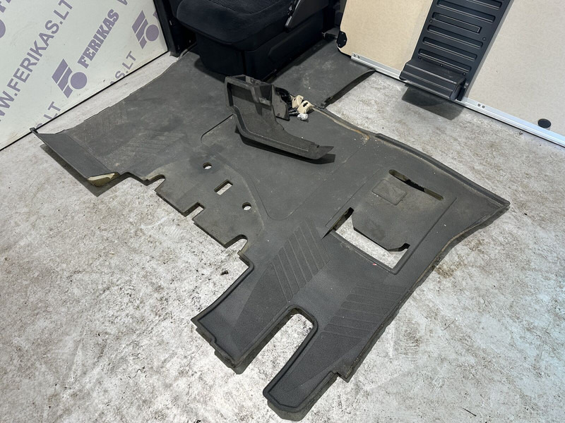 Mercedes-Benz passenger seat with lower bunk and table - Chỗ ngồi cho Xe tải: hình 2 Mercedes-Benz passenger seat with lower bunk and table - Chỗ ngồi cho Xe tải: hình 2