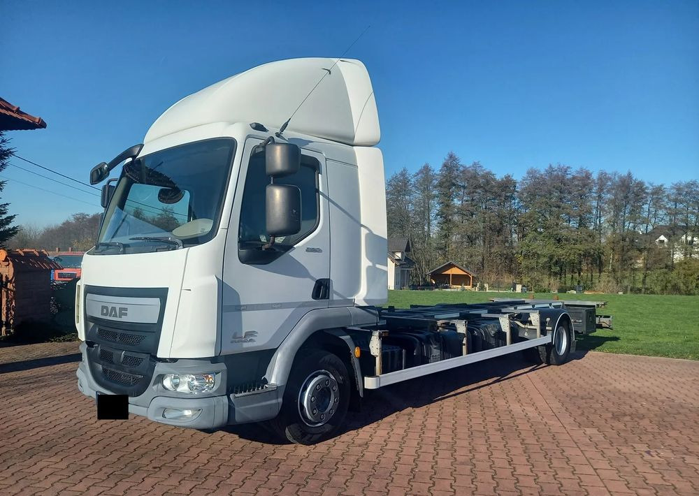 DAF 45 - Xe chở container/ Xe tải hoán đổi thân: hình 2 DAF 45 - Xe chở container/ Xe tải hoán đổi thân: hình 2