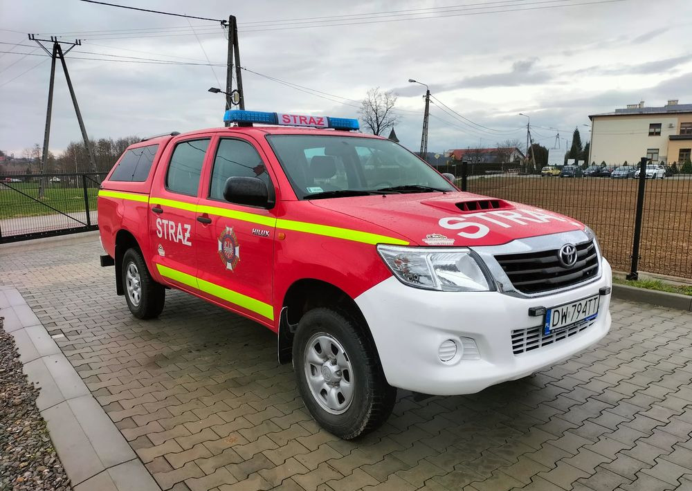 Toyota Hilux 2.5D 4x4, straż, strażacki, pożarniczy - Xe bán tải: hình 1 Toyota Hilux 2.5D 4x4, straż, strażacki, pożarniczy - Xe bán tải: hình 1