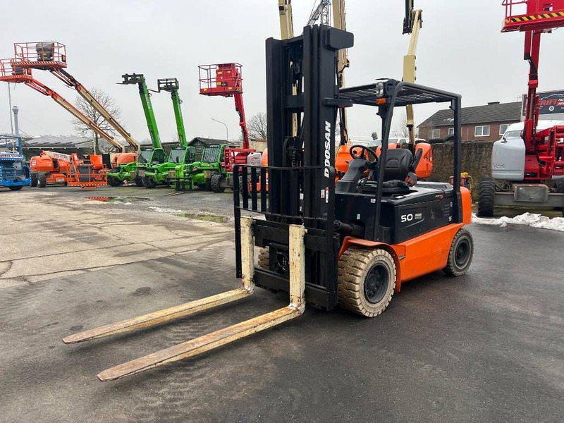 Doosan B50X5 5T 6m Triplex non-marking (1840) - Xe nâng điện: hình 3 Doosan B50X5 5T 6m Triplex non-marking (1840) - Xe nâng điện: hình 3