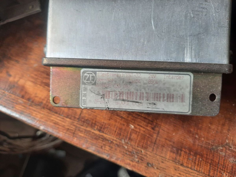 Bosch Bader 0504.1.A00 EST-32 - ECU: hình 3 Bosch Bader 0504.1.A00 EST-32 - ECU: hình 3