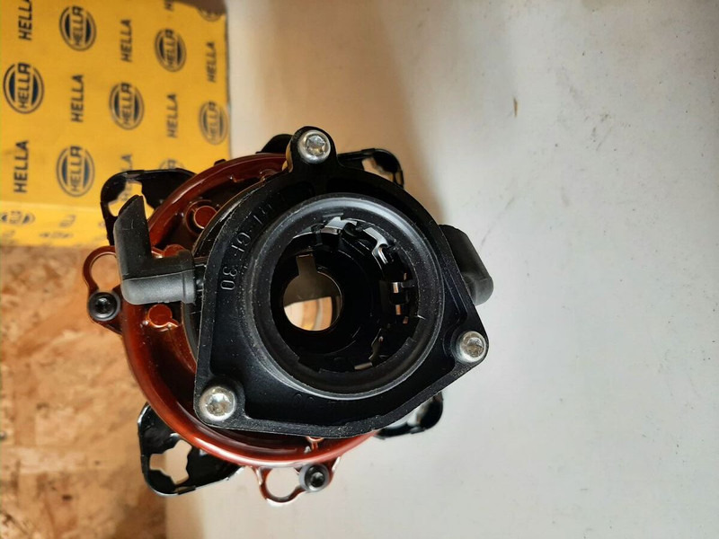 Hella - Đèn trước: hình 2 Hella - Đèn trước: hình 2