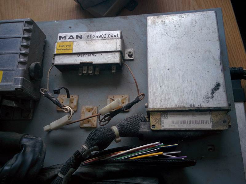 MAN ABS 0265150315 . 0206000008 - ECU: hình 2 MAN ABS 0265150315 . 0206000008 - ECU: hình 2