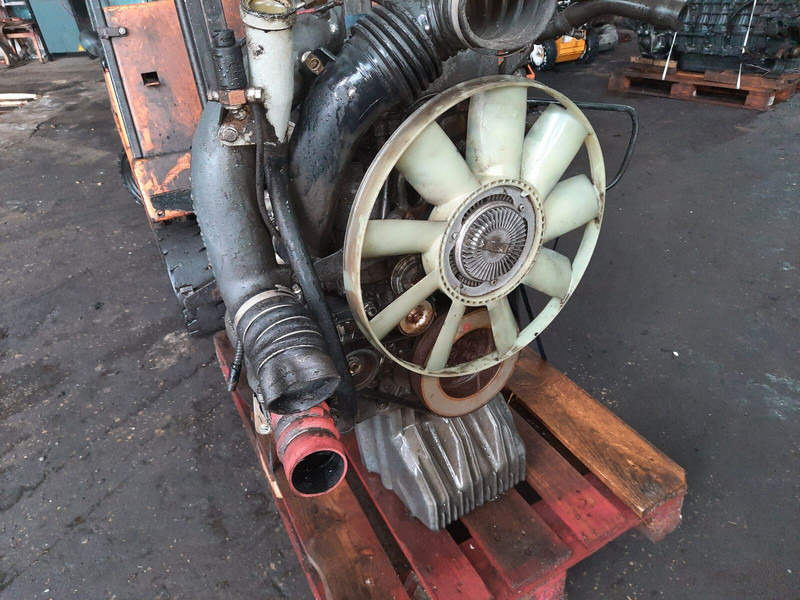 Mercedes-Benz OM 904 LA900/912 - Động cơ: hình 3 Mercedes-Benz OM 904 LA900/912 - Động cơ: hình 3