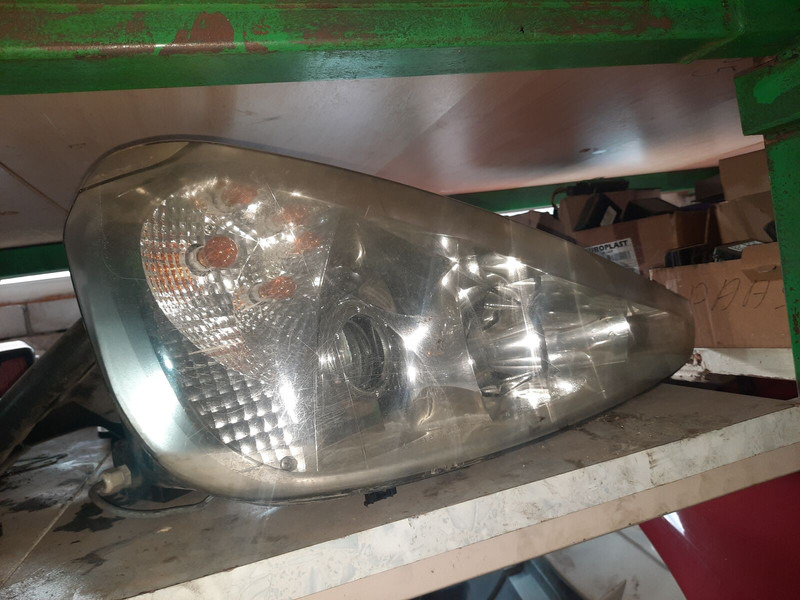 Scania Иризар Volvo. Ман. Мерседес - Đèn trước: hình 4 Scania Иризар Volvo. Ман. Мерседес - Đèn trước: hình 4