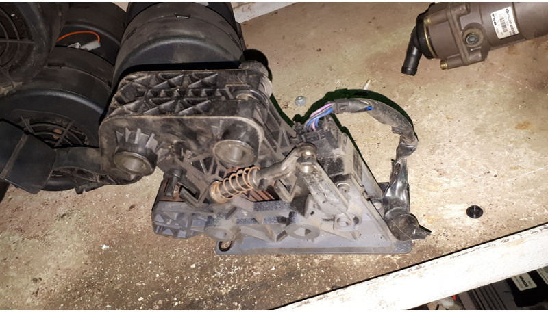 Scania педаль газа - Động cơ và các bộ phận: hình 3 Scania педаль газа - Động cơ và các bộ phận: hình 3