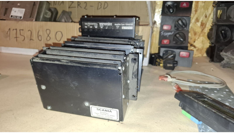 Spheros Converter 24V/12V 4A Scania - Linh kiện điện: hình 3 Spheros Converter 24V/12V 4A Scania - Linh kiện điện: hình 3