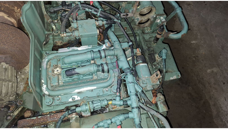 Volvo DH12D 420EC01. DH12E340EC06 . - Động cơ: hình 3 Volvo DH12D 420EC01. DH12E340EC06 . - Động cơ: hình 3