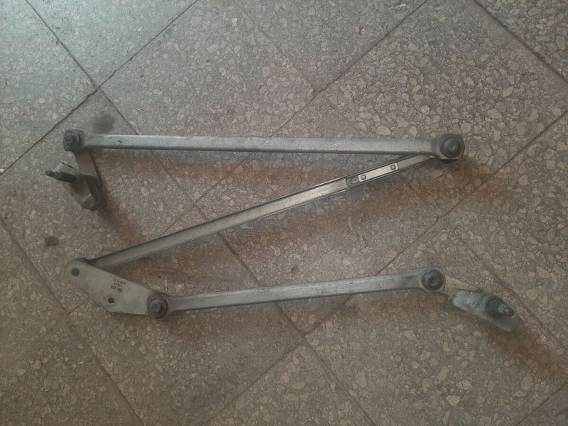 Volvo - Cần gạt nước: hình 3 Volvo - Cần gạt nước: hình 3