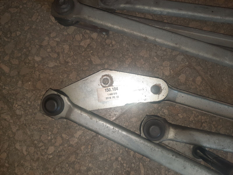 Volvo - Cần gạt nước: hình 2 Volvo - Cần gạt nước: hình 2