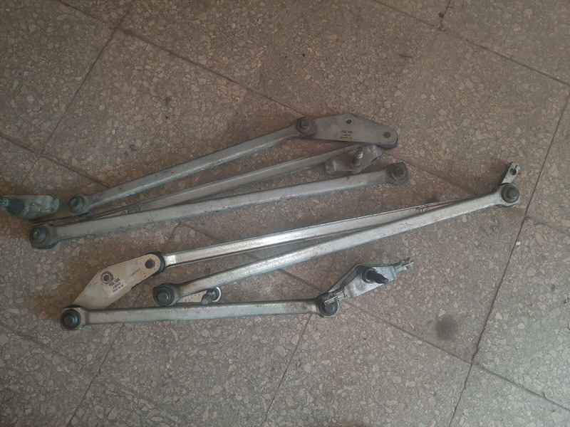 Volvo - Cần gạt nước: hình 1 Volvo - Cần gạt nước: hình 1