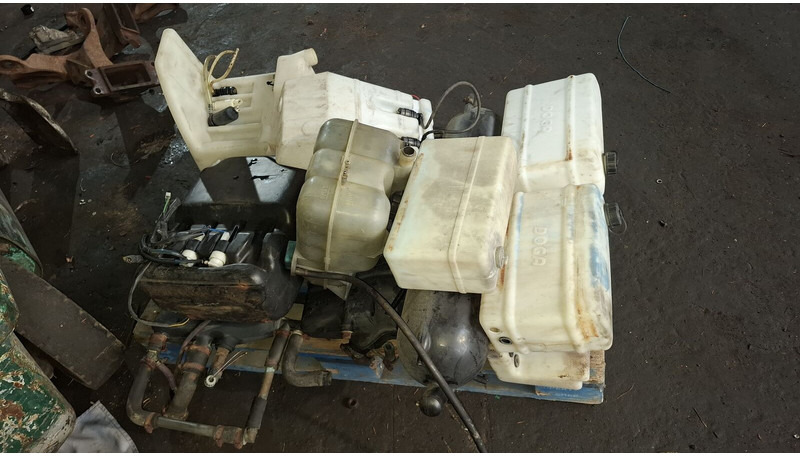 Volvo Scani - Bình nước phụ: hình 2 Volvo Scani - Bình nước phụ: hình 2