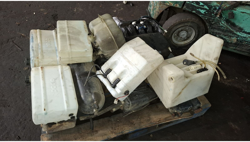 Volvo Scani - Bình nước phụ: hình 1 Volvo Scani - Bình nước phụ: hình 1