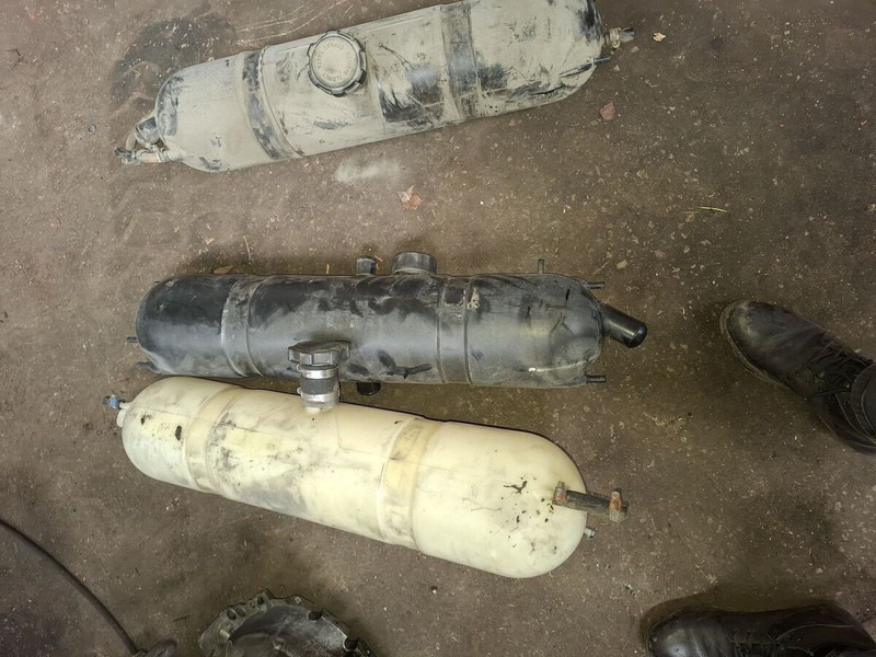 Volvo Scani - Bình nước phụ: hình 3 Volvo Scani - Bình nước phụ: hình 3