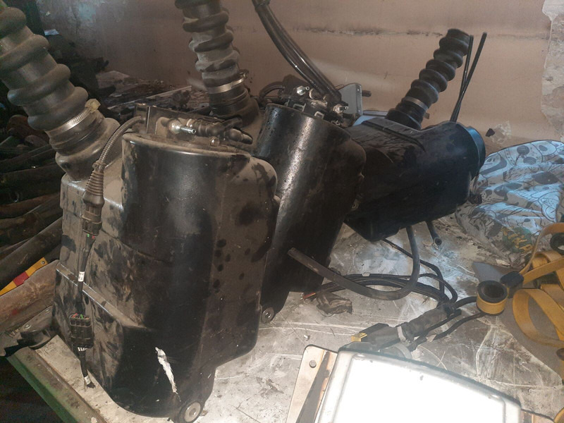 Volvo UDA2-7, 5-EXE-24 - Hệ thống xả: hình 4 Volvo UDA2-7, 5-EXE-24 - Hệ thống xả: hình 4