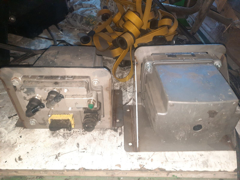 Volvo UDA2-7, 5-EXE-24 - Hệ thống xả: hình 1 Volvo UDA2-7, 5-EXE-24 - Hệ thống xả: hình 1