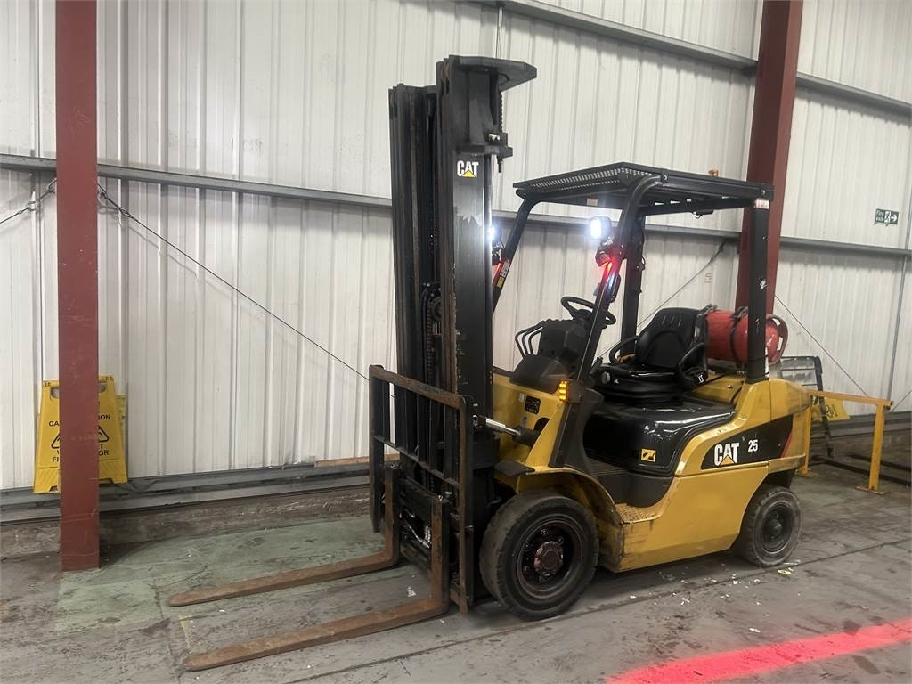 CAT GP25NT - Xe nâng gas: hình 2 CAT GP25NT - Xe nâng gas: hình 2