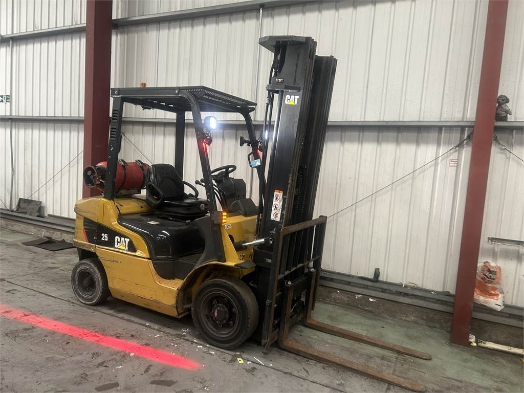 CAT GP25NT - Xe nâng gas: hình 4 CAT GP25NT - Xe nâng gas: hình 4