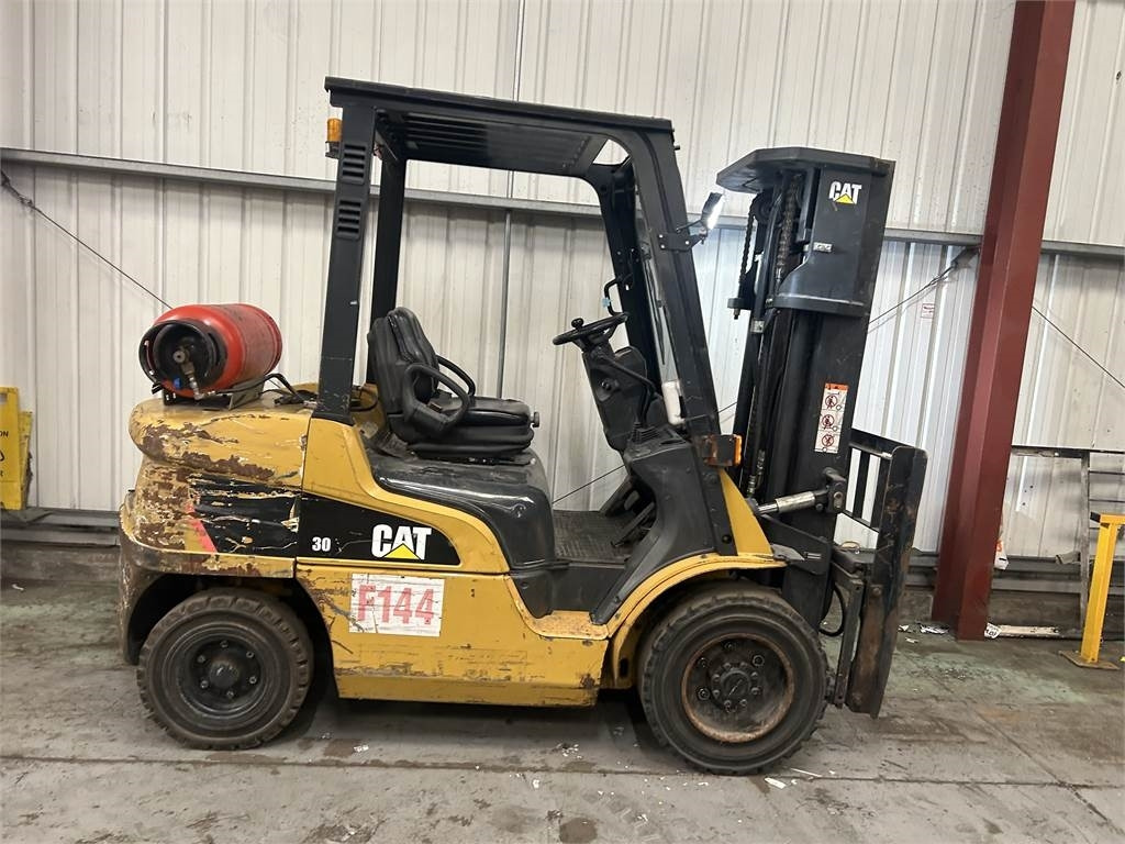 CAT GP30NT - Xe nâng gas: hình 5 CAT GP30NT - Xe nâng gas: hình 5