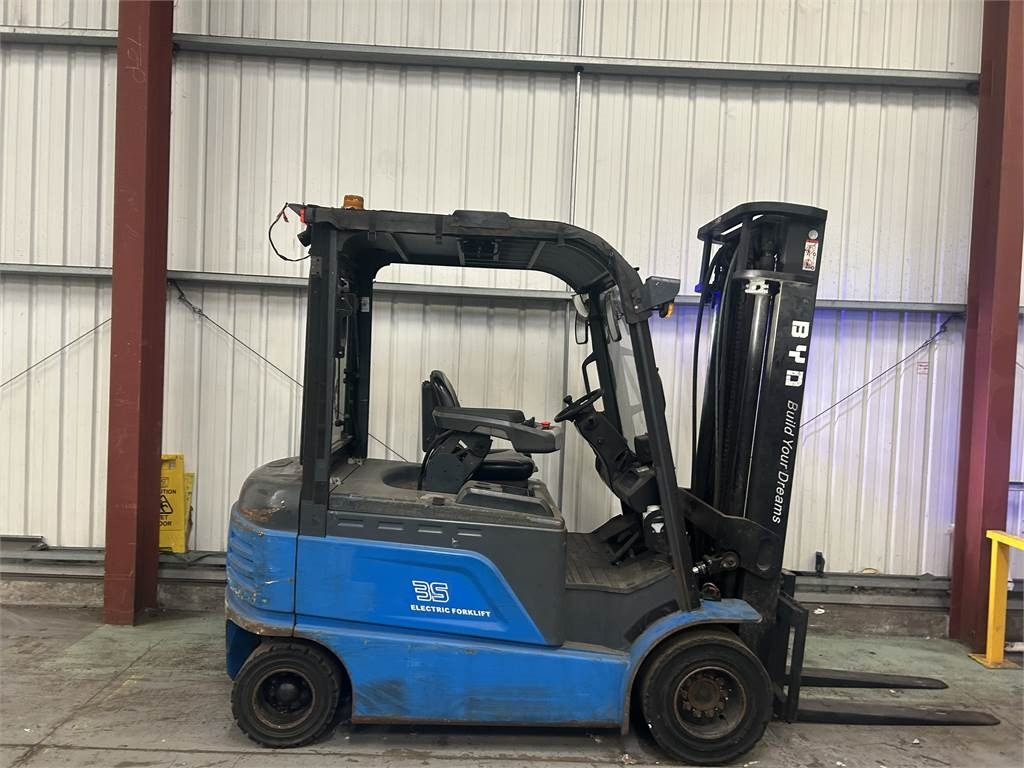 ECB35C - Xe nâng điện: hình 5 ECB35C - Xe nâng điện: hình 5