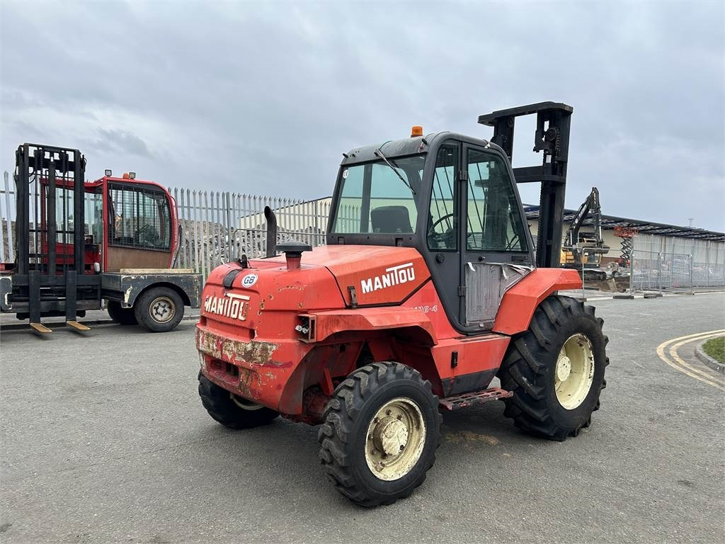 Manitou M26-4 - Xe nâng địa hình gồ ghề: hình 3 Manitou M26-4 - Xe nâng địa hình gồ ghề: hình 3