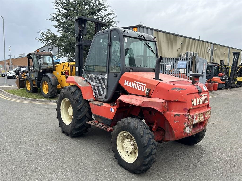 Manitou M26-4 - Xe nâng địa hình gồ ghề: hình 4 Manitou M26-4 - Xe nâng địa hình gồ ghề: hình 4