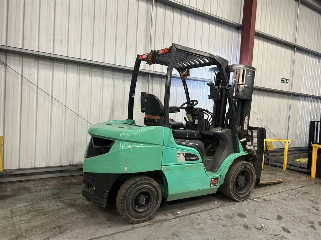 Xe nâng diesel Mitsubishi FD30NT: hình 6 Xe nâng diesel Mitsubishi FD30NT: hình 6