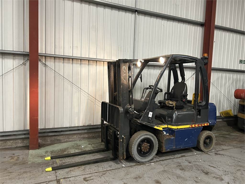 Nissan Y1D2A25Q - Xe nâng diesel: hình 2 Nissan Y1D2A25Q - Xe nâng diesel: hình 2