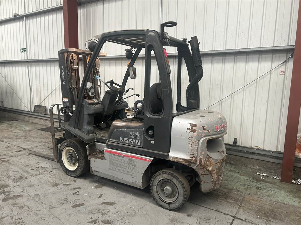 Nissan Y1D2A25Q - Xe nâng diesel: hình 3 Nissan Y1D2A25Q - Xe nâng diesel: hình 3
