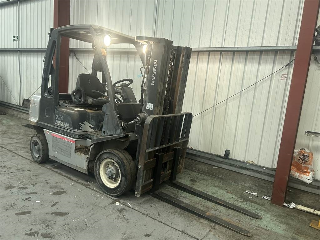 Nissan Y1D2A25Q - Xe nâng diesel: hình 4 Nissan Y1D2A25Q - Xe nâng diesel: hình 4