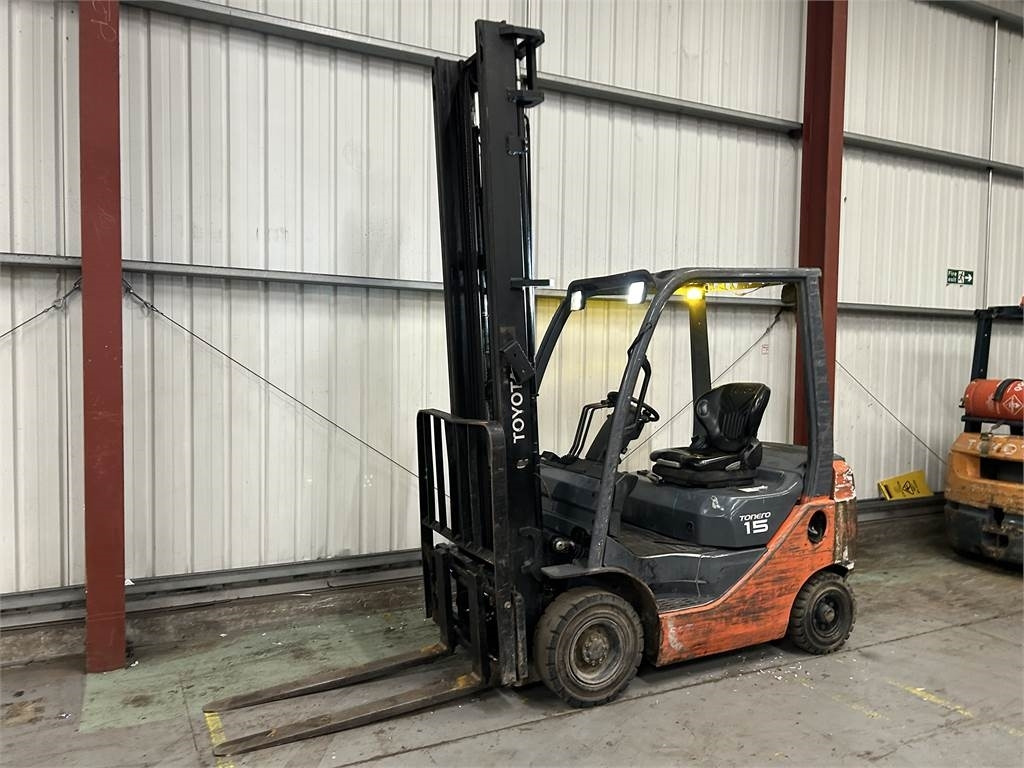 Toyota 02-8FDF15 - Xe nâng diesel: hình 2 Toyota 02-8FDF15 - Xe nâng diesel: hình 2