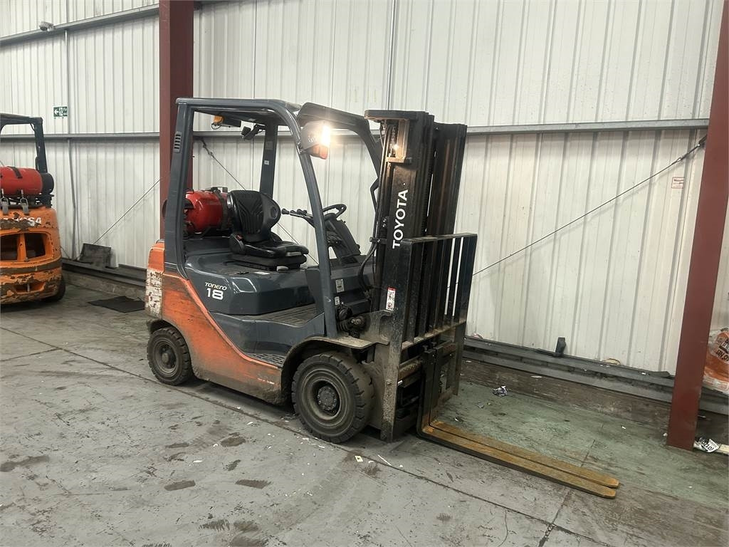 Toyota 02-8FGF18 - Xe nâng gas: hình 4 Toyota 02-8FGF18 - Xe nâng gas: hình 4