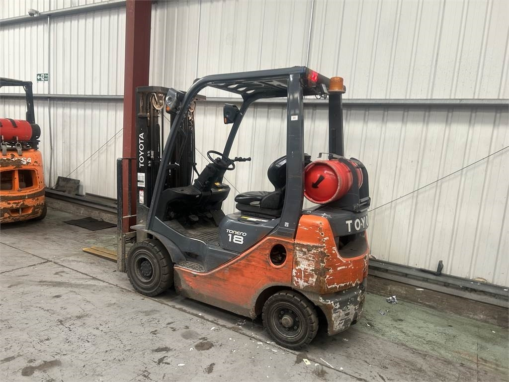 Toyota 02-8FGF18 - Xe nâng gas: hình 3 Toyota 02-8FGF18 - Xe nâng gas: hình 3