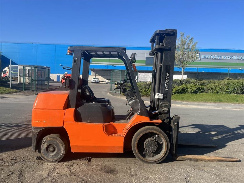 Toyota 7FGCU55 - Xe nâng gas: hình 4 Toyota 7FGCU55 - Xe nâng gas: hình 4
