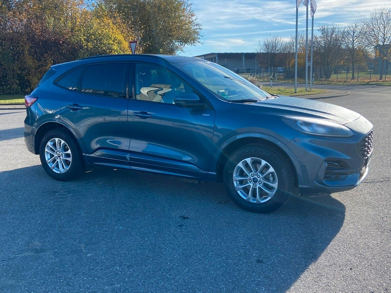 Ford Kuga Plug-In Hybrid ST-Line X - SUV: hình 3 Ford Kuga Plug-In Hybrid ST-Line X - SUV: hình 3