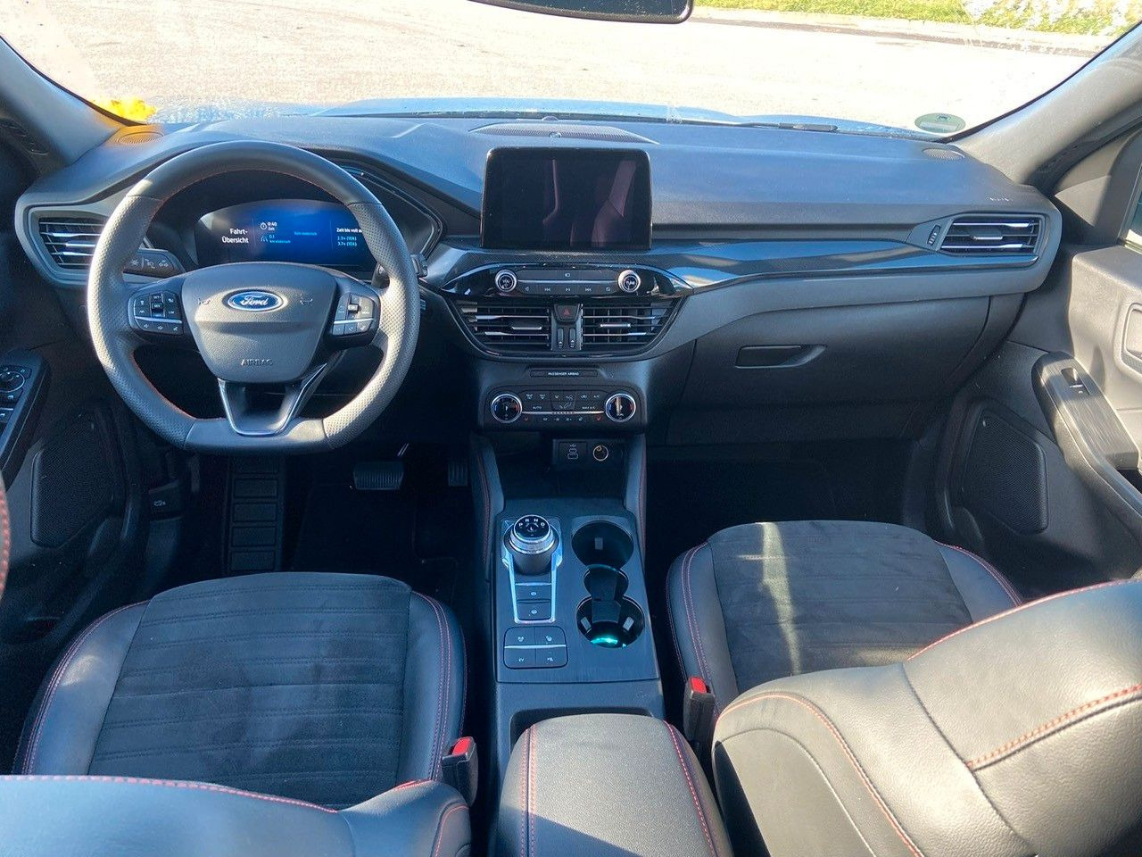 Ford Kuga Plug-In Hybrid ST-Line X - SUV: hình 4 Ford Kuga Plug-In Hybrid ST-Line X - SUV: hình 4