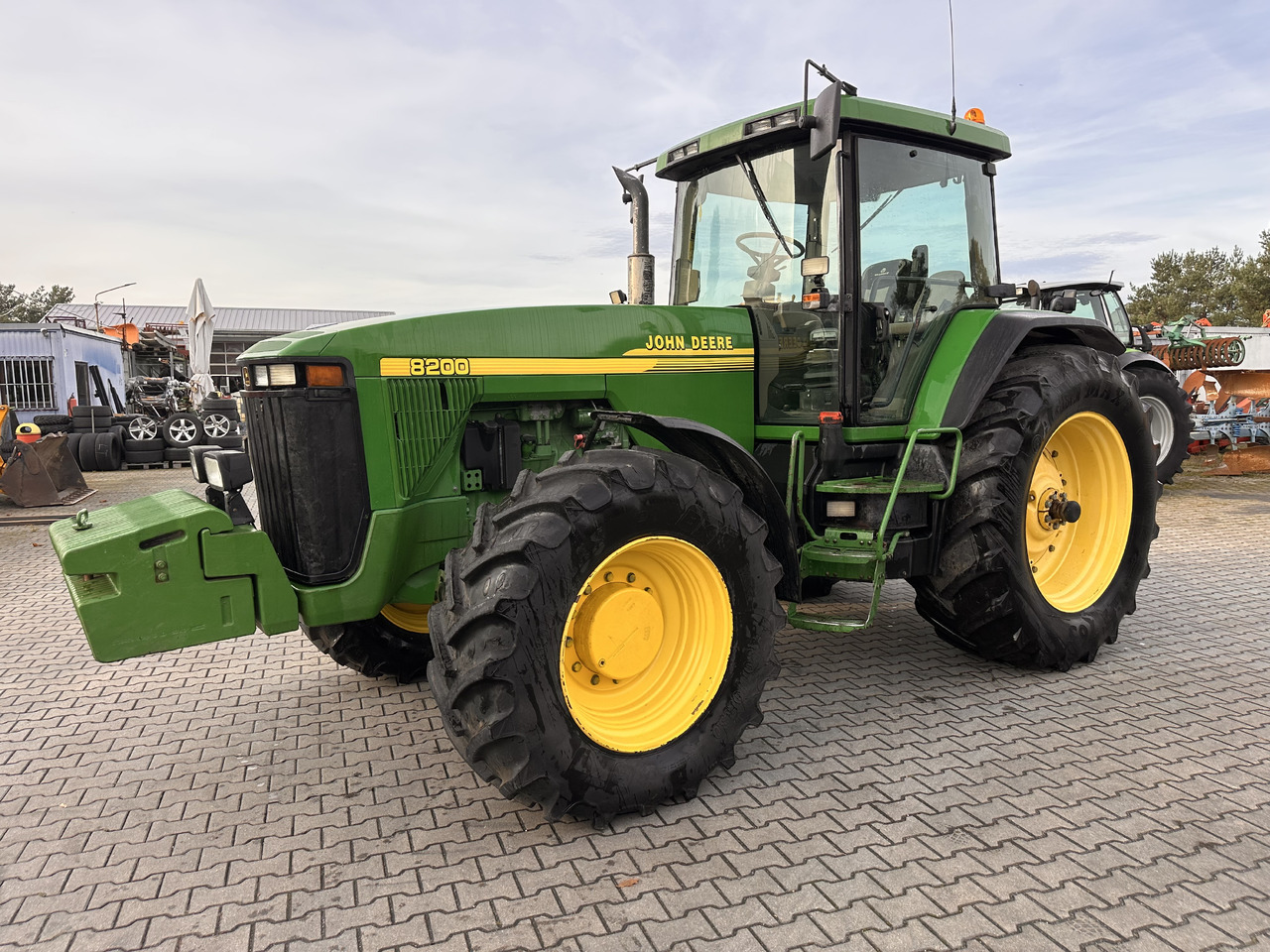 John Deere 8200 PowerShift 8.1 - Máy cày: hình 2 John Deere 8200 PowerShift 8.1 - Máy cày: hình 2