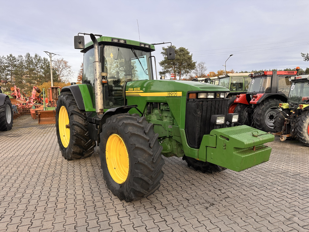 John Deere 8200 PowerShift 8.1 - Máy cày: hình 1 John Deere 8200 PowerShift 8.1 - Máy cày: hình 1