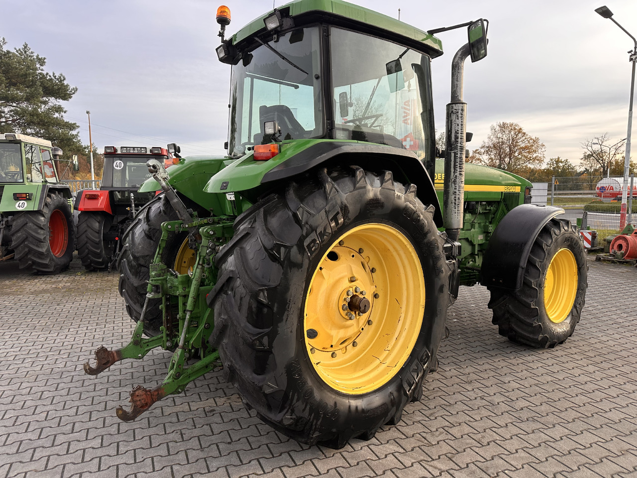 John Deere 8200 PowerShift 8.1 - Máy cày: hình 4 John Deere 8200 PowerShift 8.1 - Máy cày: hình 4