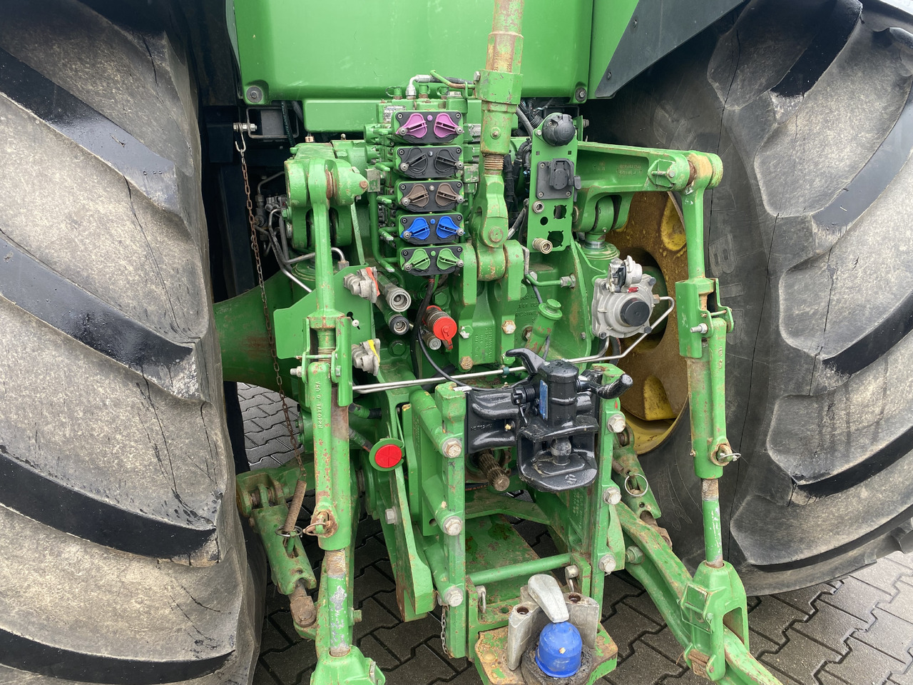 John Deere 8335 R AutoPower 50 km/h 370 PS - Máy cày: hình 4 John Deere 8335 R AutoPower 50 km/h 370 PS - Máy cày: hình 4