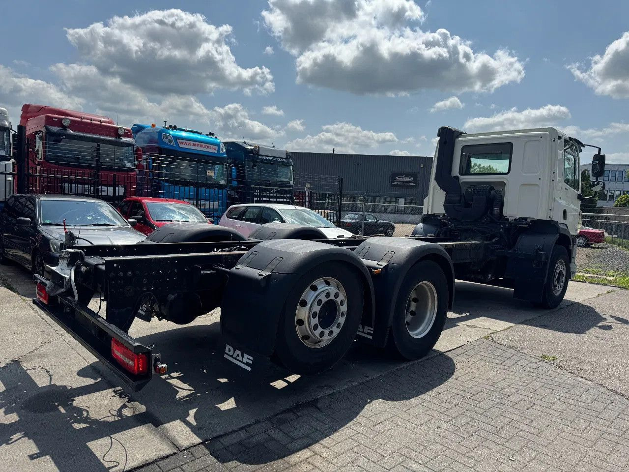 DAF CF 450 6X2 - EURO 6 + LIFT/STEERING AXLE - Xe tải khung gầm: hình 4 DAF CF 450 6X2 - EURO 6 + LIFT/STEERING AXLE - Xe tải khung gầm: hình 4